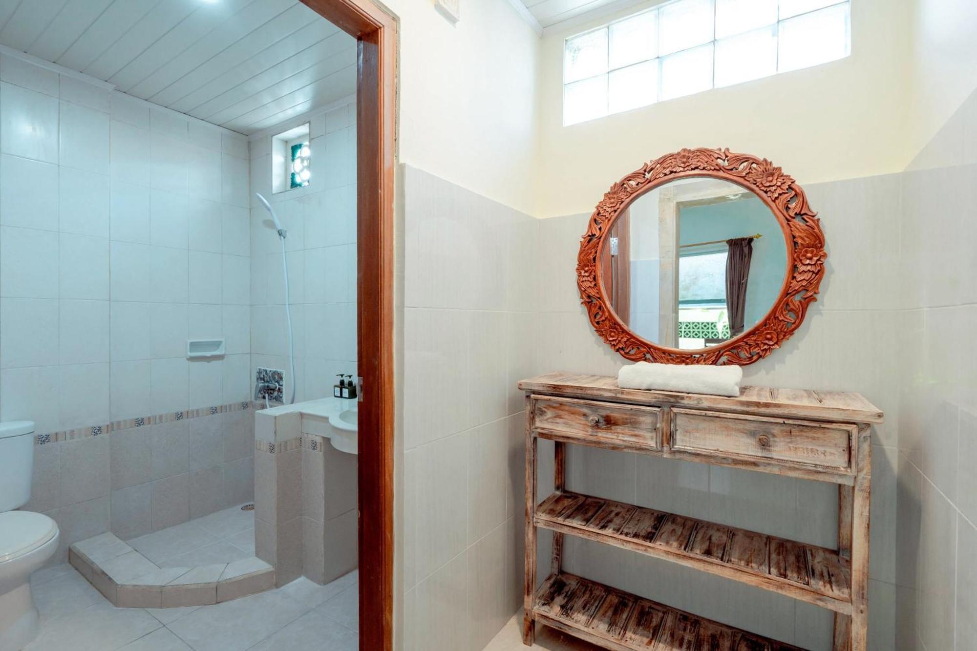 Urbanview Hotel Rasa Sayang Inn Tanjung Benoa Bali Kuta Selatan Dış mekan fotoğraf